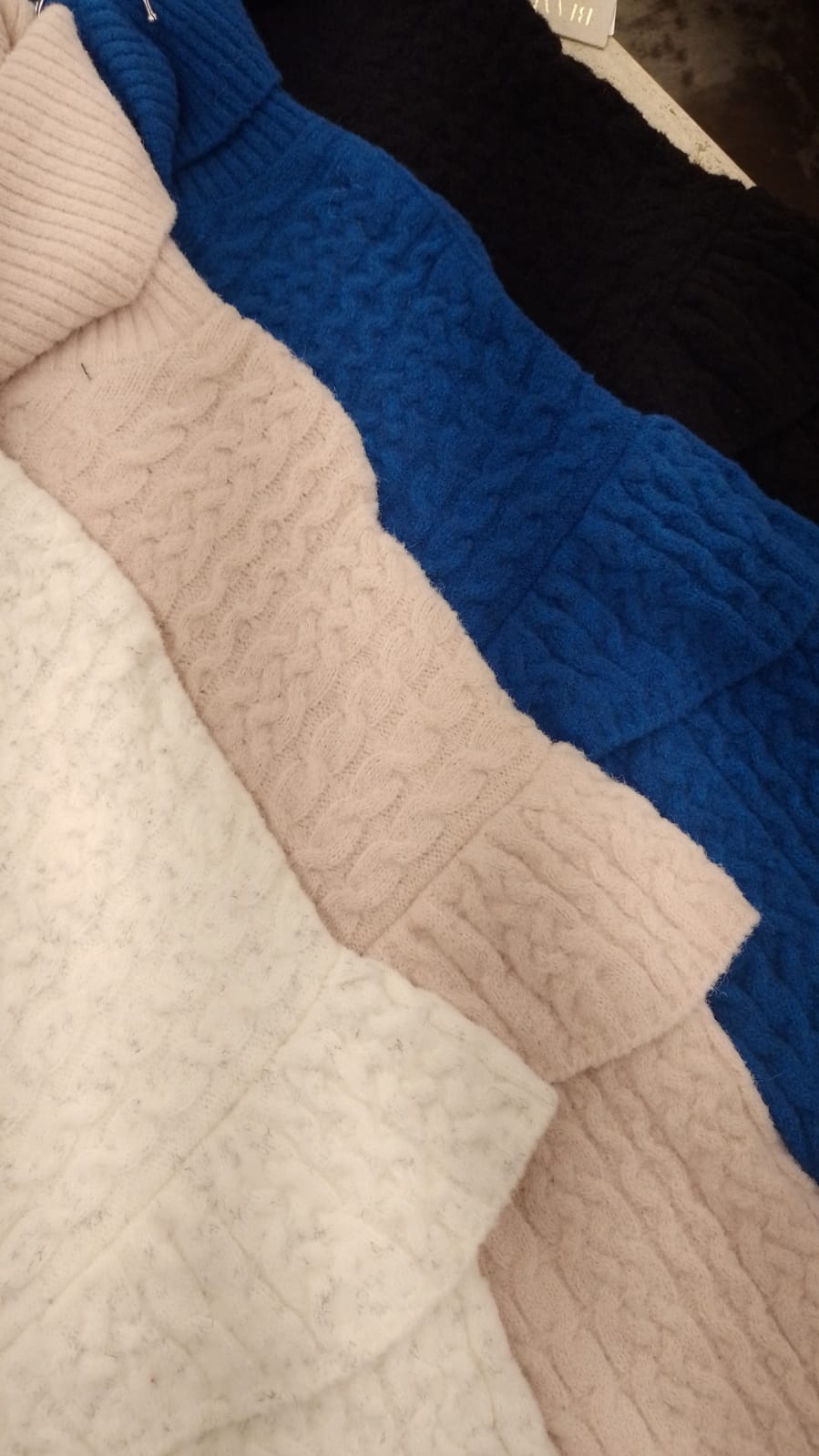 BLUSA BABADO BIAMAR GOLA ALTA