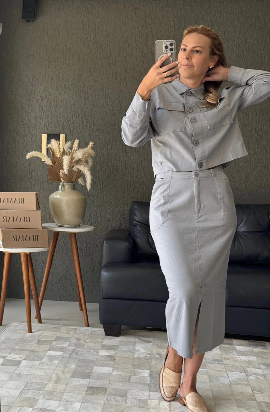 Saia midi com fenda e bolso Biamar