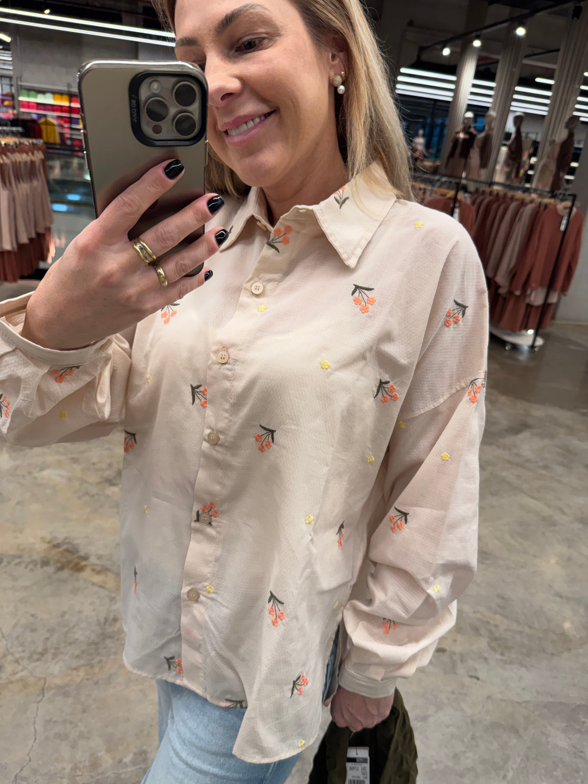 Camisa bordada com fenda lateral Biamar 12609