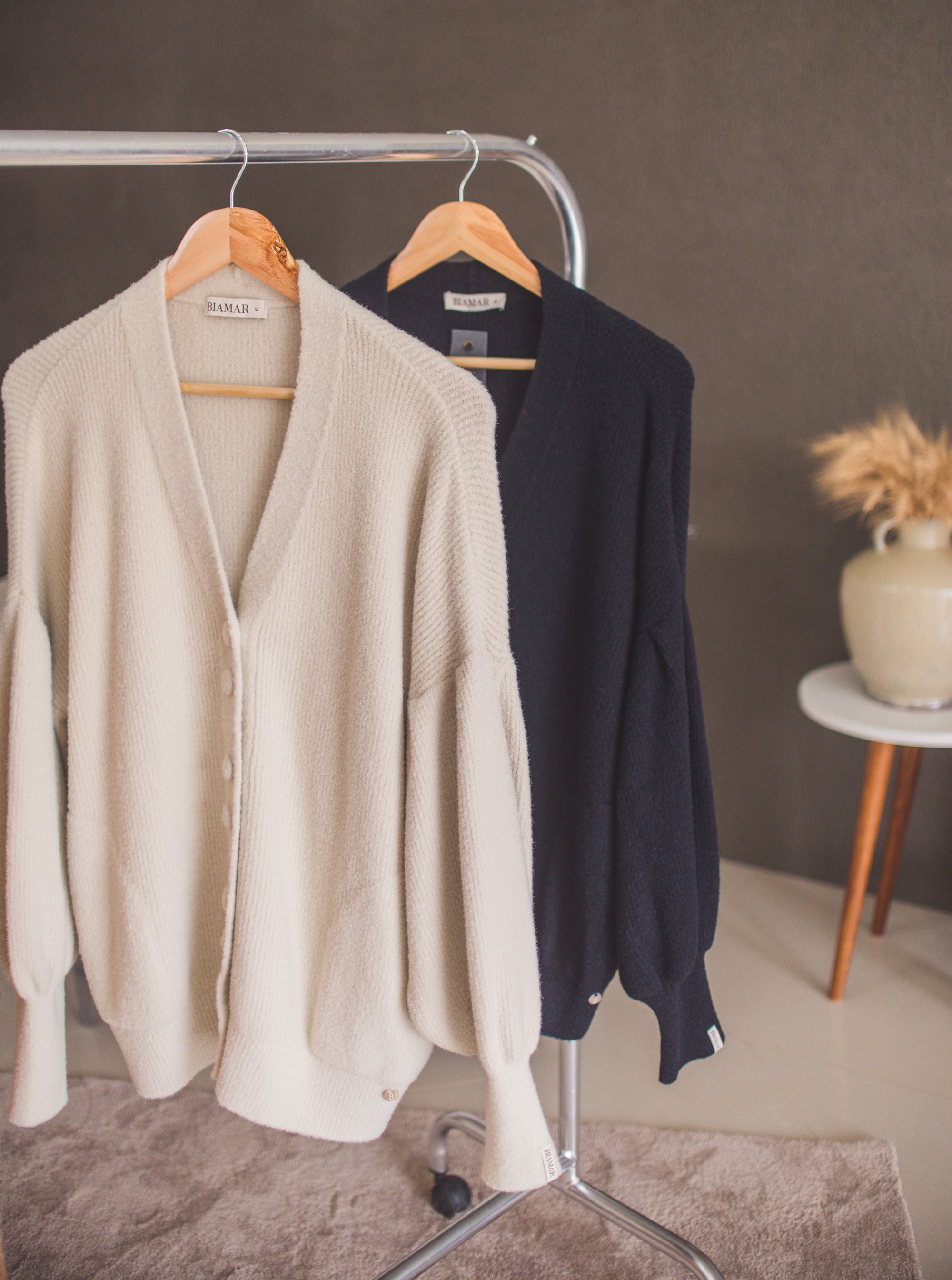 CASACO BIAMAR OVERSIZED EM FIO PLUMA