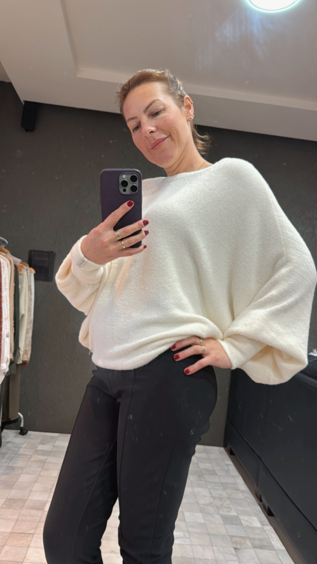 BLUSA EM FIO PLUMA GOLA CARECA E MANGA MORCEGO BIAMAR