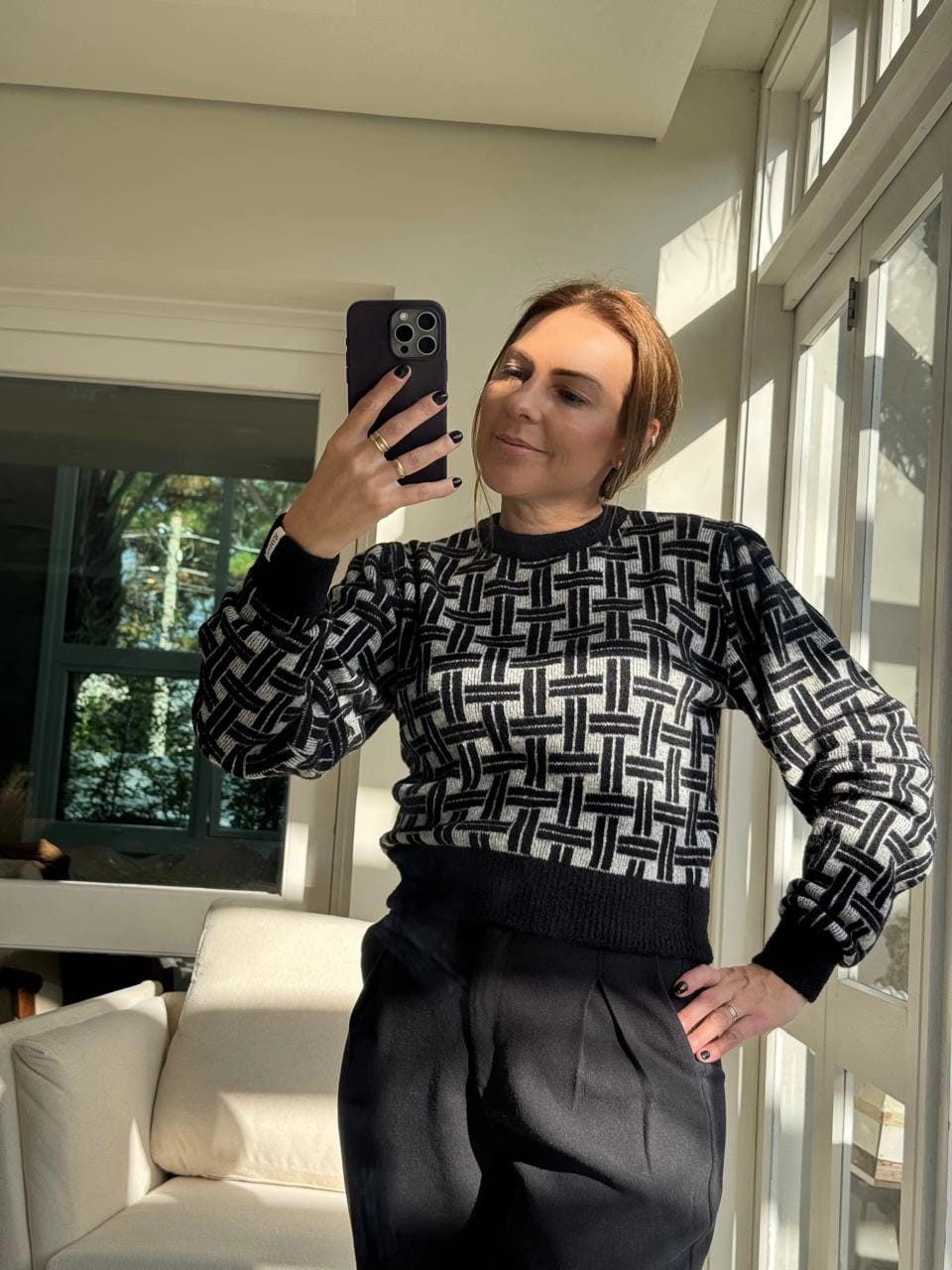 BLUSA CROPPED EM FIO PLUMA COM ESTAMPA GEOMÉTRICA BIAMAR