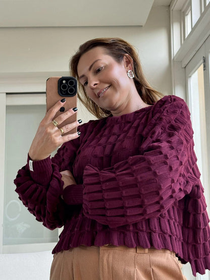 BLUSA MULLET EM PONTO LAKA COM GOLA CANOA E MANGAS DE CAVA QUADRADA BIAMAR