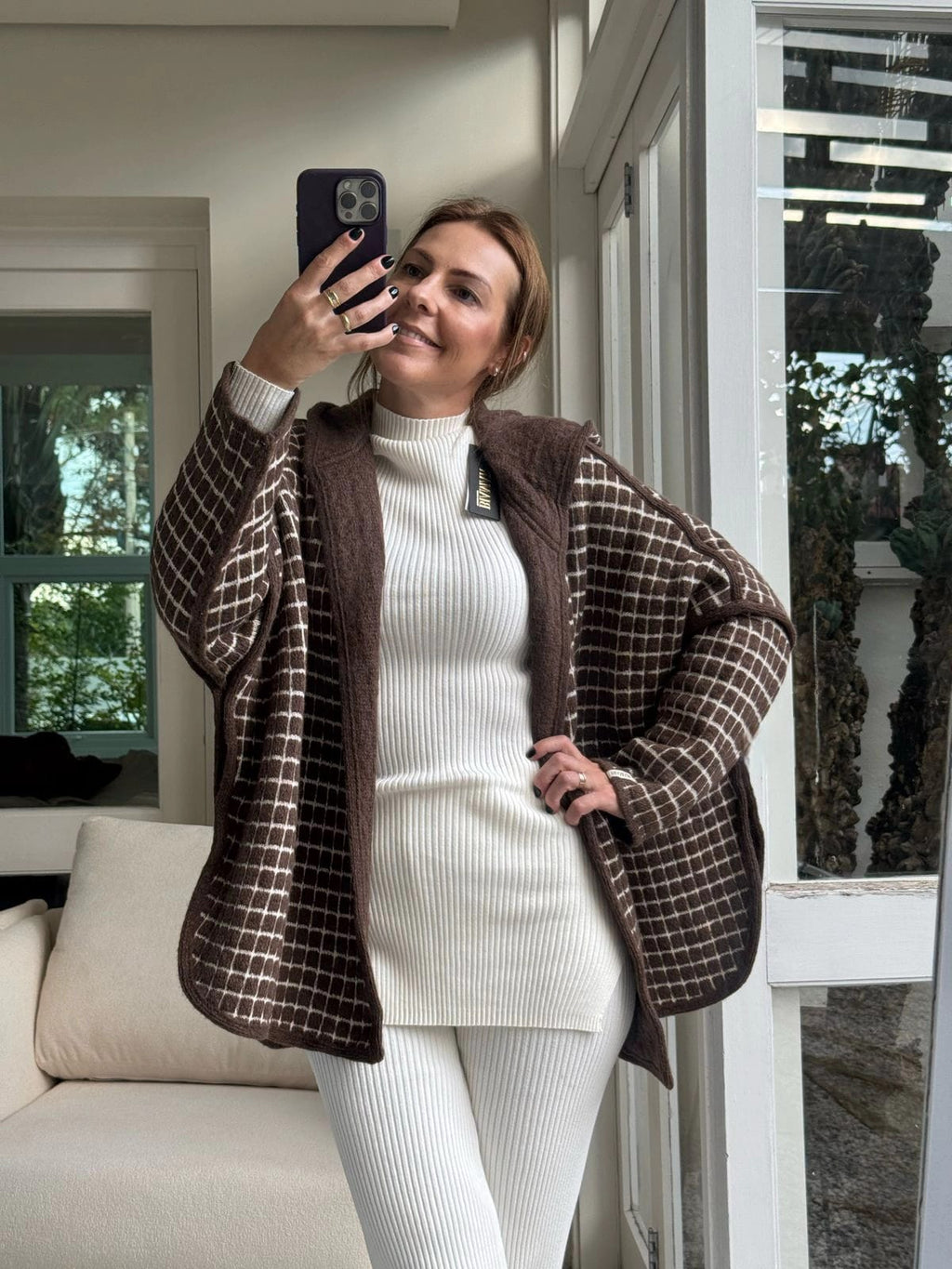 CASACO OVERSIZED REVERSÍVEL COM CAPUZ E SEM FECHAMENTO FRONTAL BIAMAR