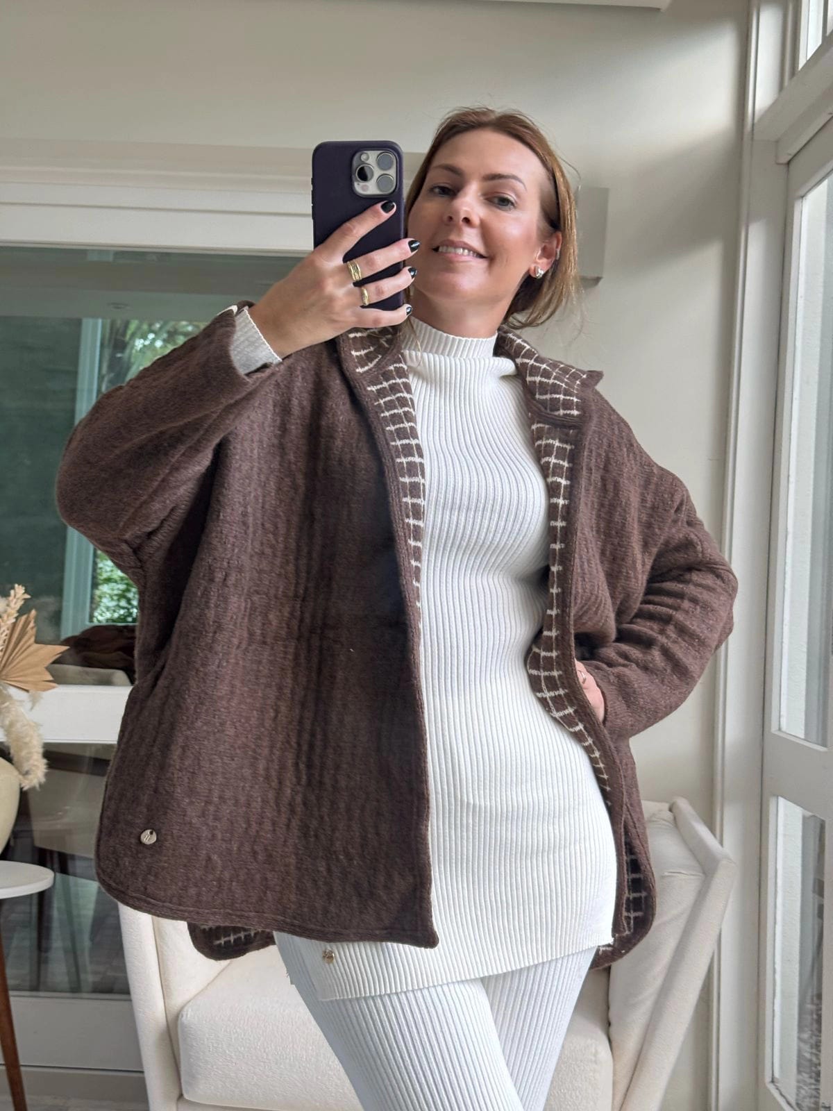 CASACO OVERSIZED REVERSÍVEL COM CAPUZ E SEM FECHAMENTO FRONTAL BIAMAR