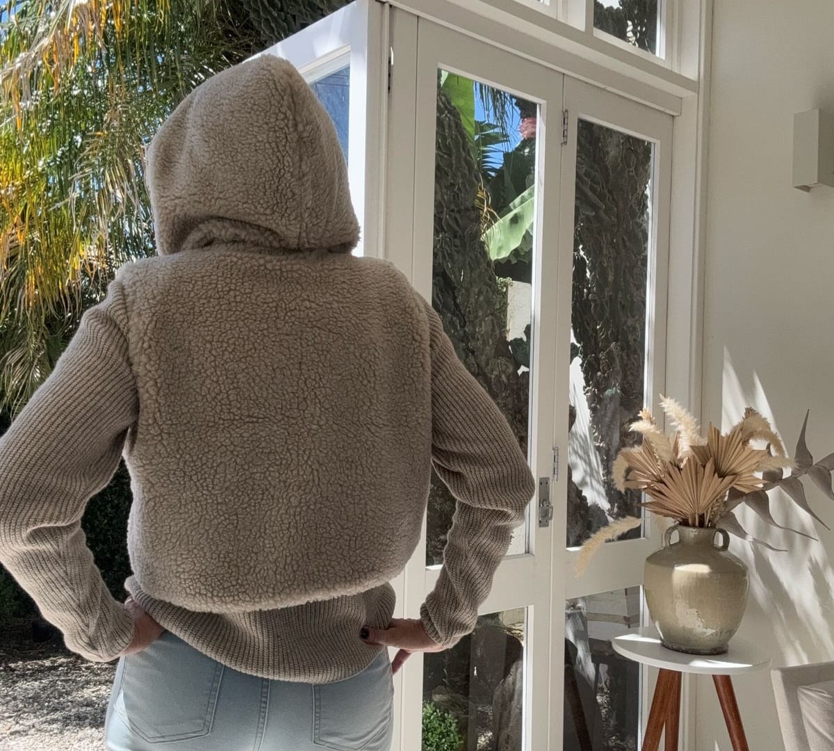 BLUSA COM COLETE REMOVÍVEL EM PELE FAKE BIAMAR