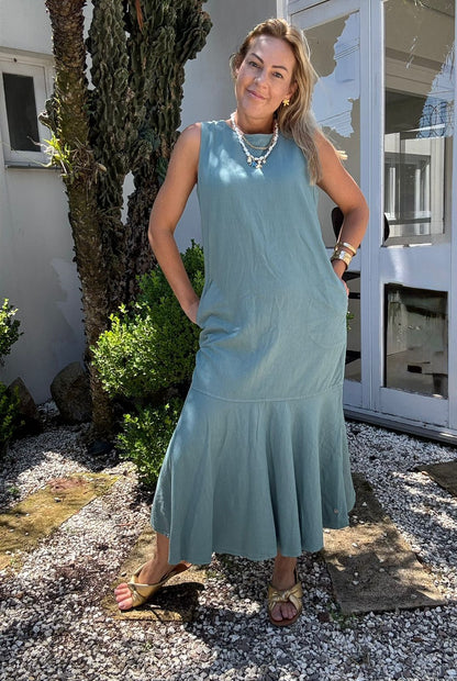 Vestido Biamar em sarja com bolso e barra de babado