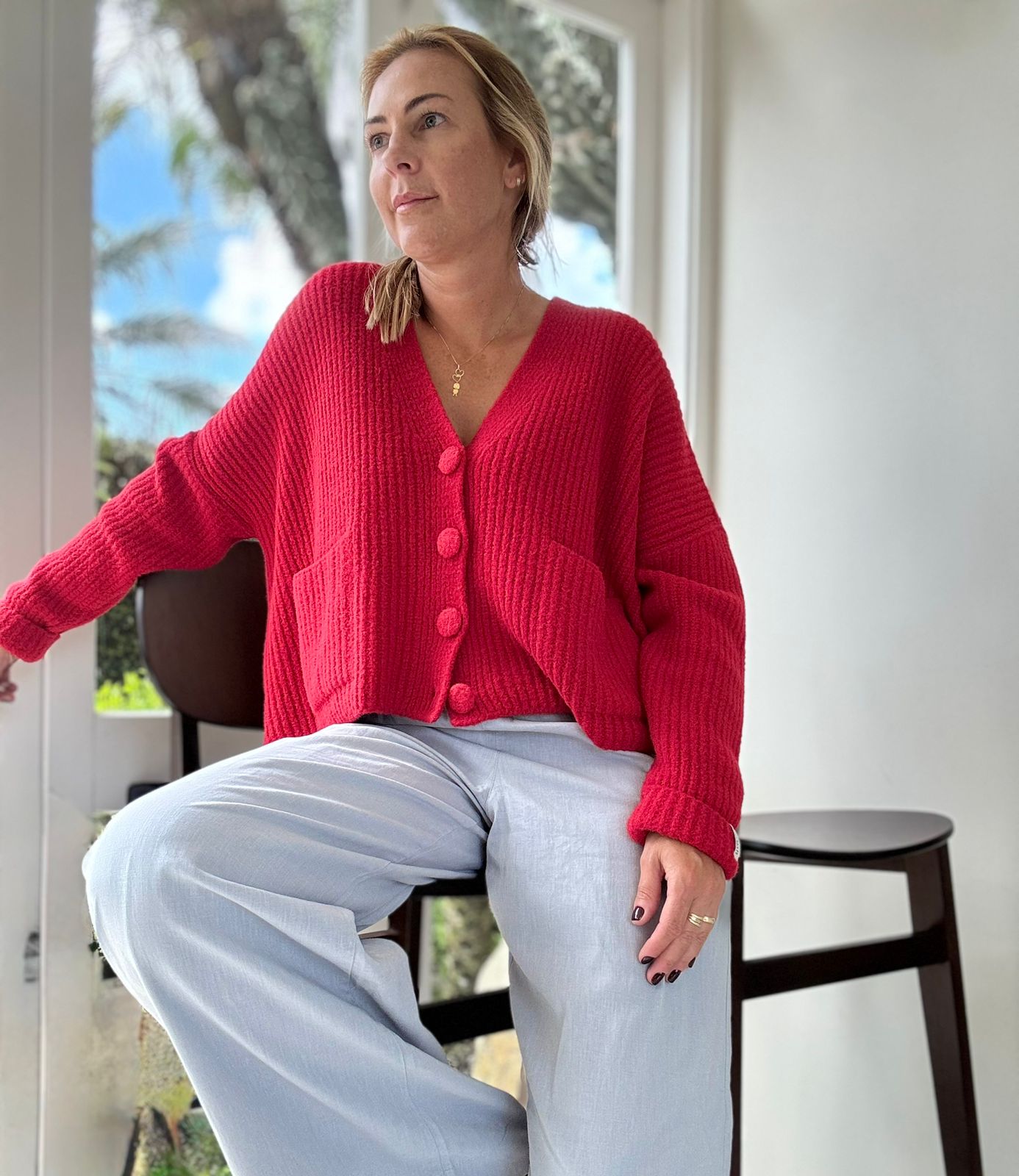 CASACO FIO PLUMA COM BOTÕES REVESTIDOS E BOLSOS FRONTAL