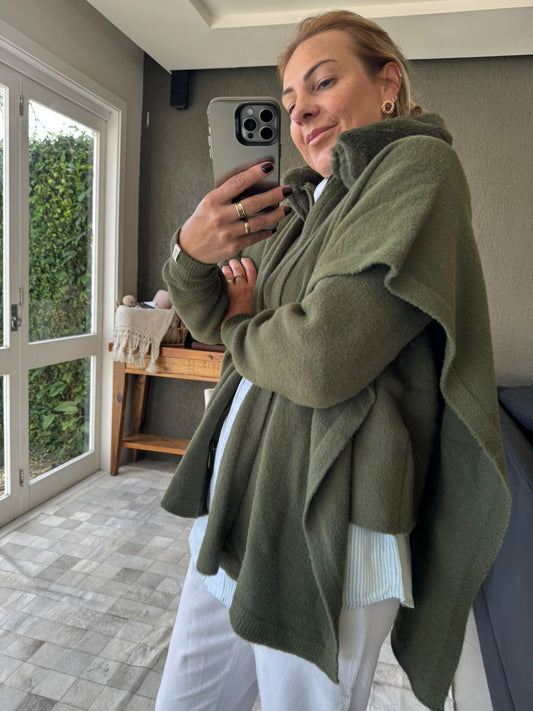 2 EM 1 CASACO FIO PLUMA COM PELE GOLA E FECHAMENTO EM ZIPER COM SOBREPOSIÇÃO