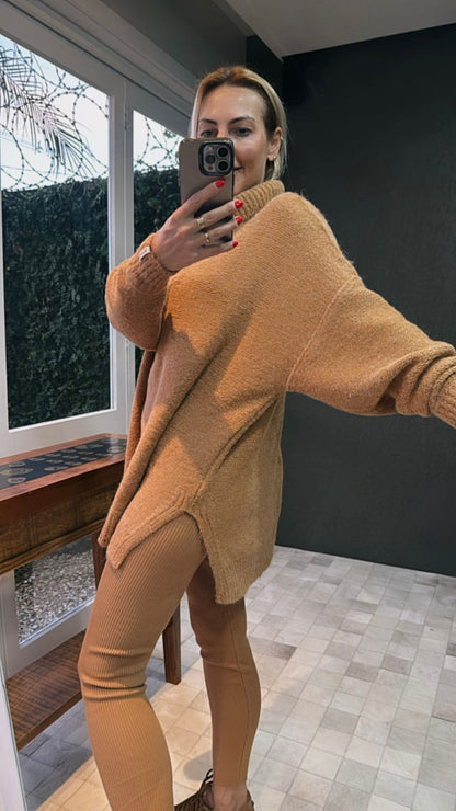 Blusa oversized com zíper na gola e fenda lateral 11953