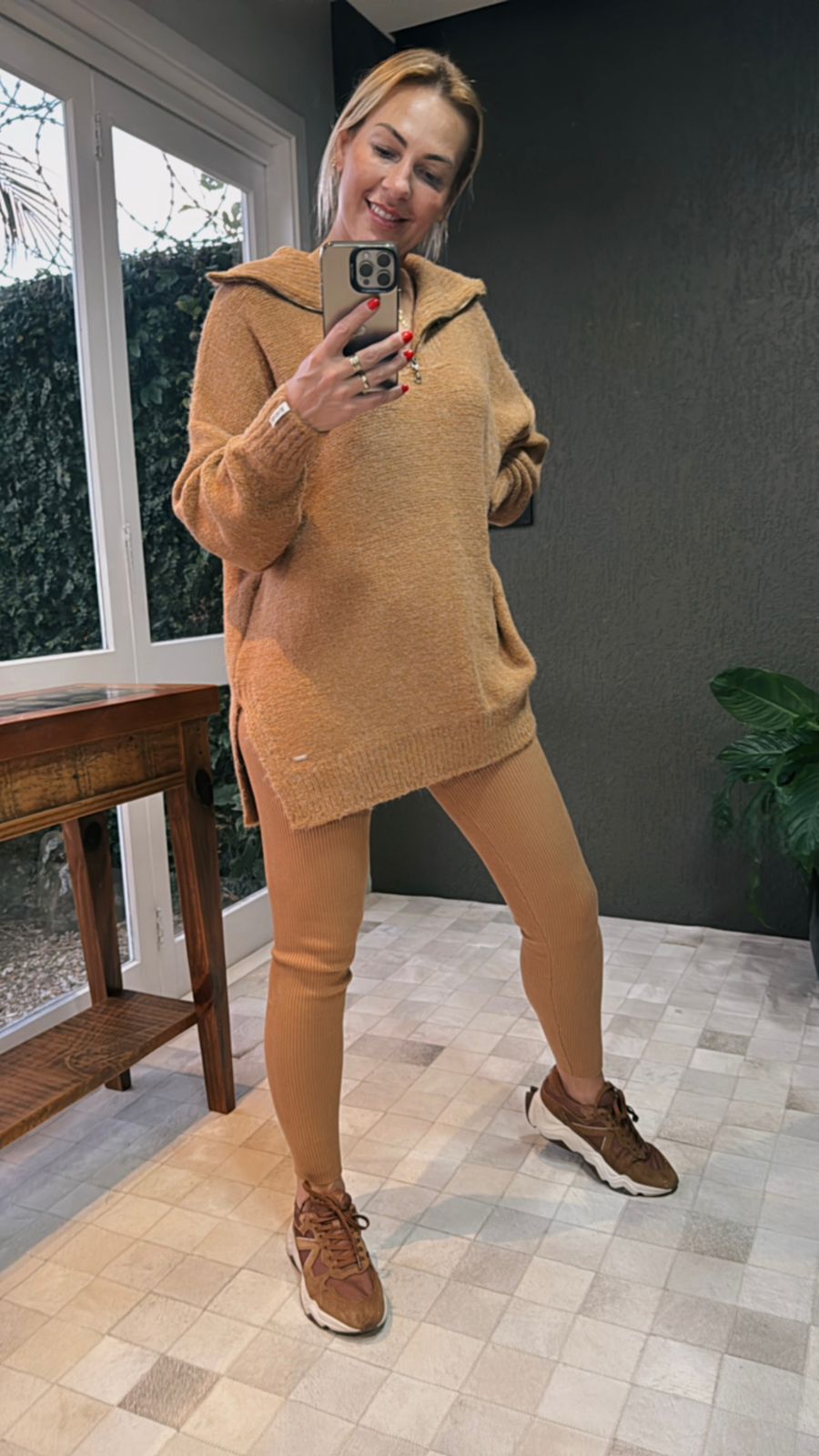 Blusa oversized com zíper na gola e fenda lateral 11953