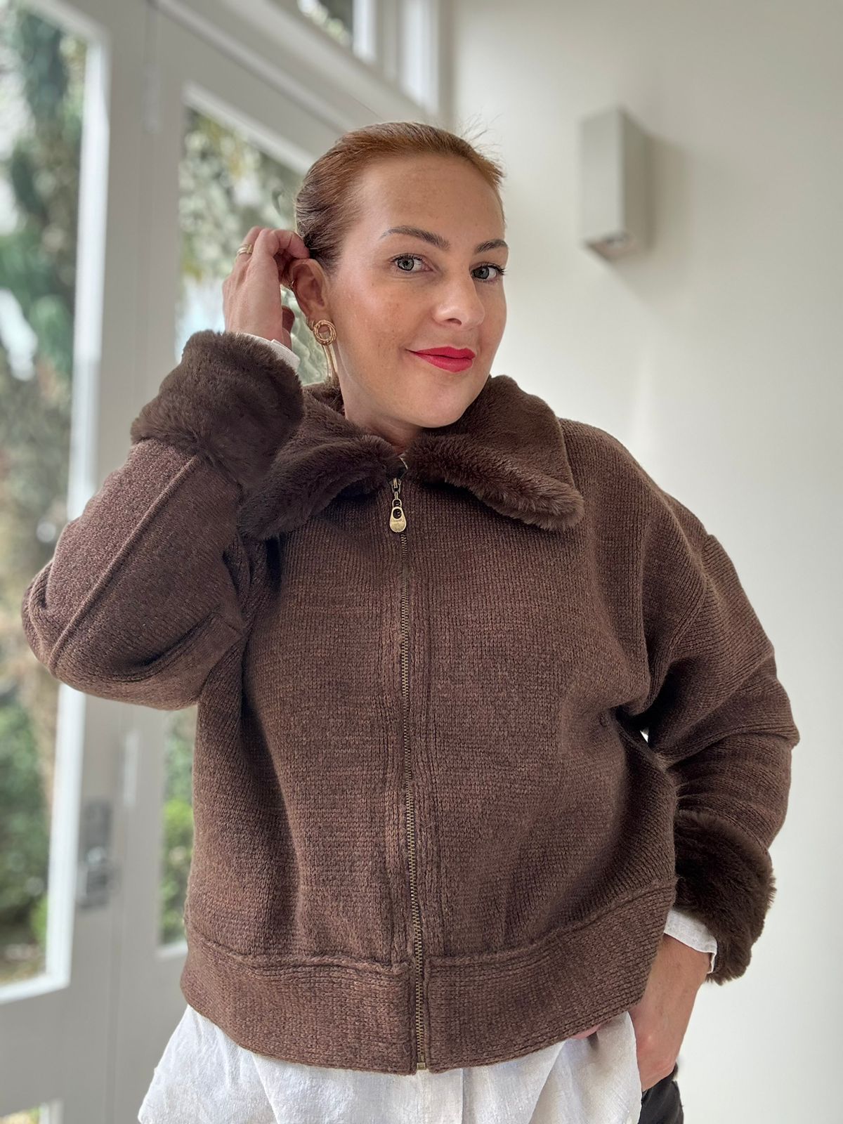 Jaqueta Biamar com fechamento em zíper, bolso e gola de pele fake 12422