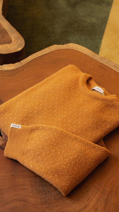 Blusa em fio pluma gola redonda com detalhes em mini coração 11930