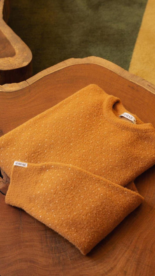 Blusa em fio pluma gola redonda com detalhes em mini coração 11930