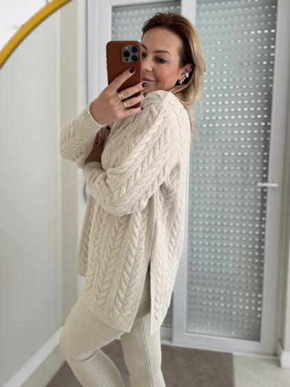 Blusa Biamar em Fio Pluma - alongada com fenda nas laterais.