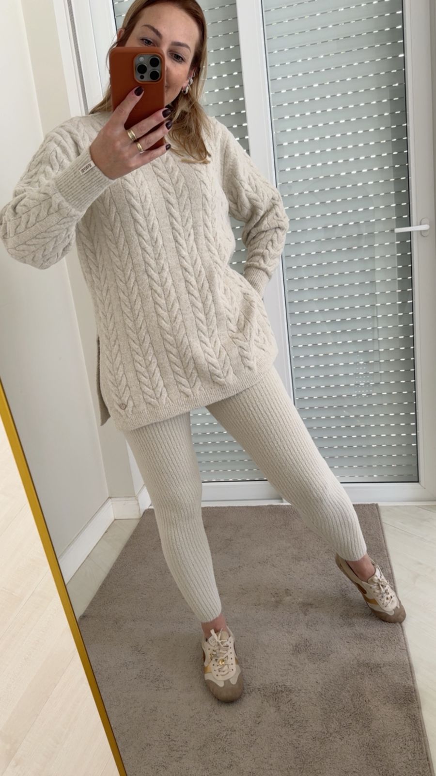 Blusa Biamar em Fio Pluma - alongada com fenda nas laterais.