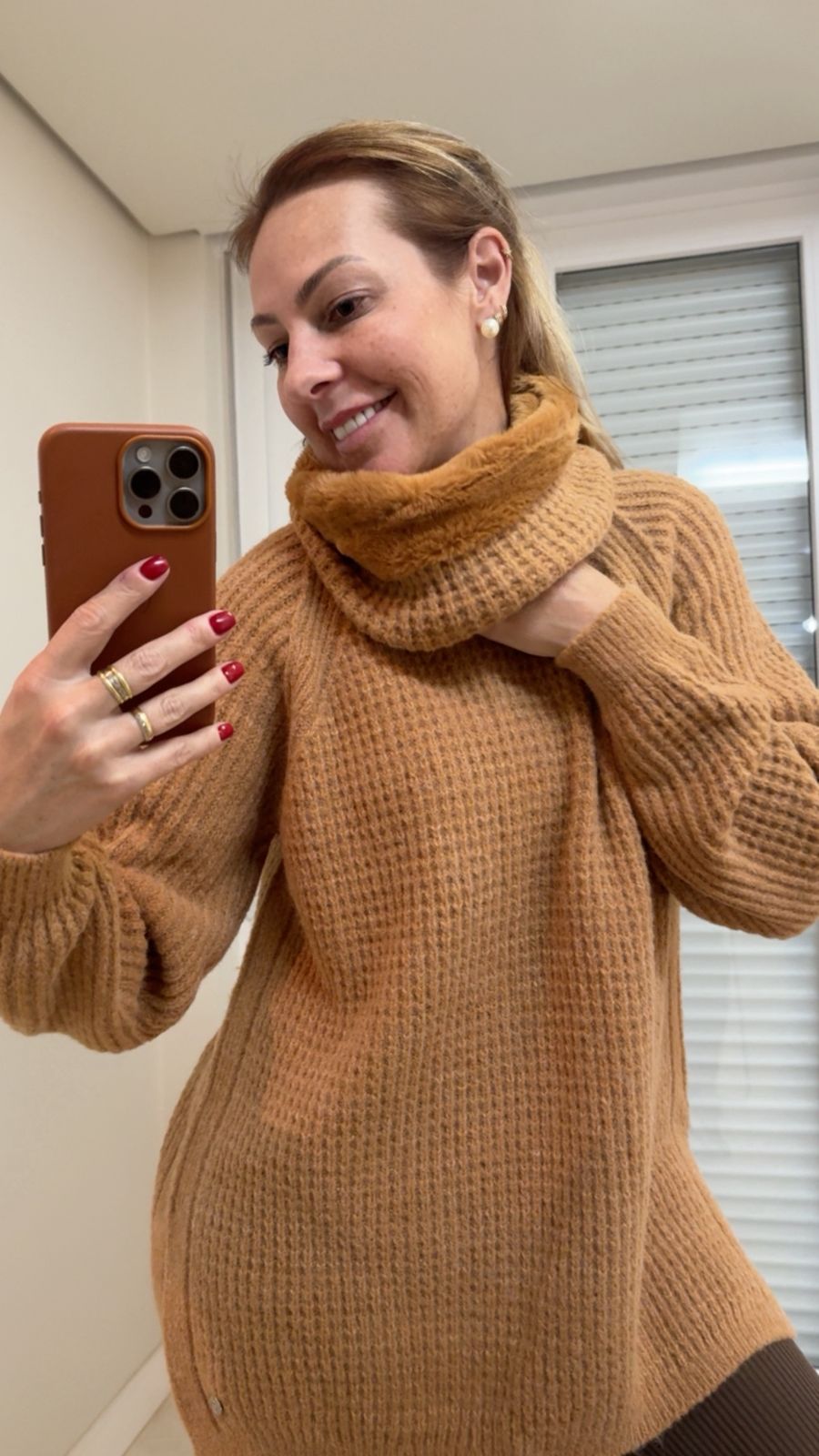 Blusa Biamar com fenda nas laterais, gola removível e pele fake 11053