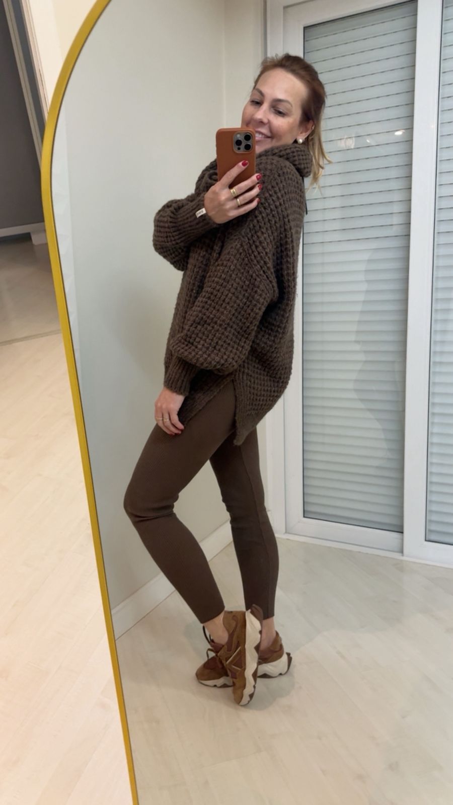 Blusa Biamar com fenda nas laterais e gola removível 11889