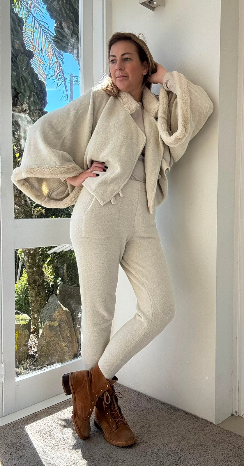 Calça em fio pluma com bolsos laterais e elástico na cintura Biamar 12435