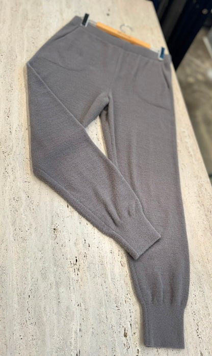 Calça em fio pluma com bolsos laterais e elástico na cintura Biamar 12435