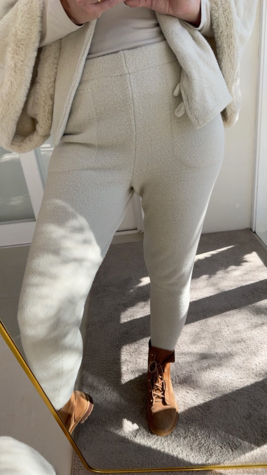 Calça em fio pluma com bolsos laterais e elástico na cintura Biamar 12435