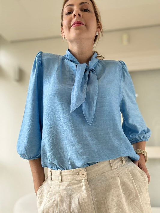 Blusa com amarração no decote e detalhe de manga Biamar 12336