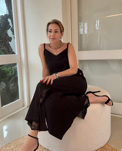 Calça de alfaiataria com detalhe em renda Biamar 12323