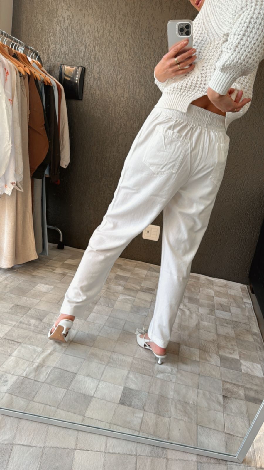 CALÇA RETA COM BOLSOS FACA E CORDÃO AJUSTÁVEL BIAMAR