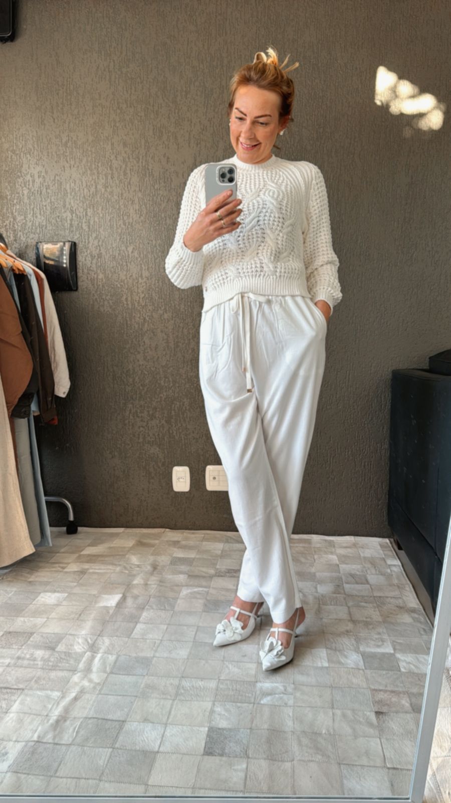 CALÇA RETA COM BOLSOS FACA E CORDÃO AJUSTÁVEL BIAMAR