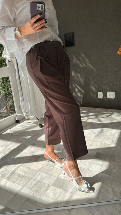CALÇA COM PREGAS, BOLSOS FACA E CINTO BIAMAR 12043
