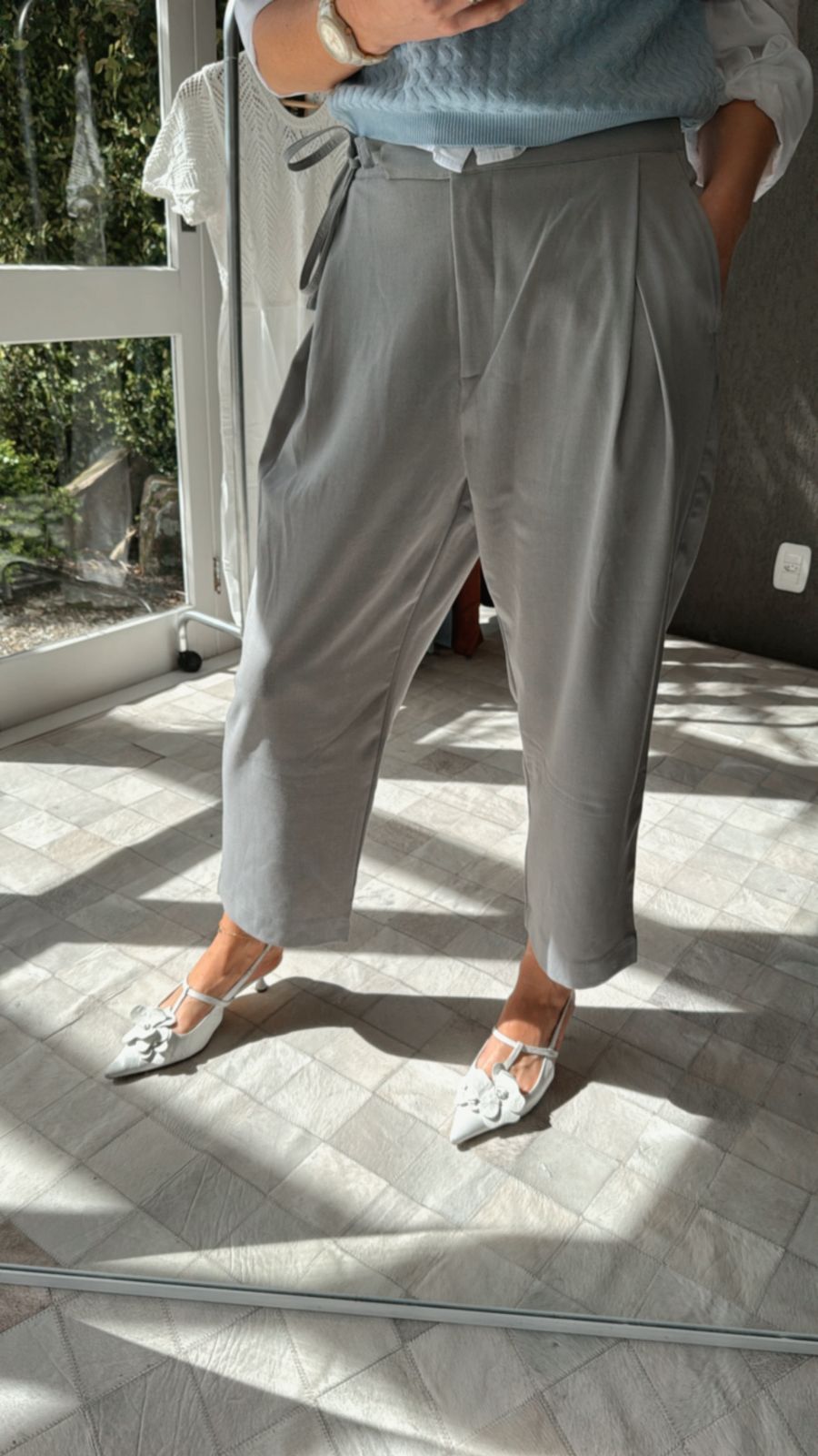 CALÇA COM PREGAS, BOLSOS FACA E CINTO BIAMAR 12043