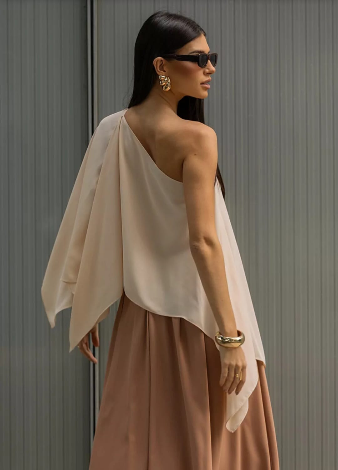 BLUSA VERSATILE EM VISCOSE