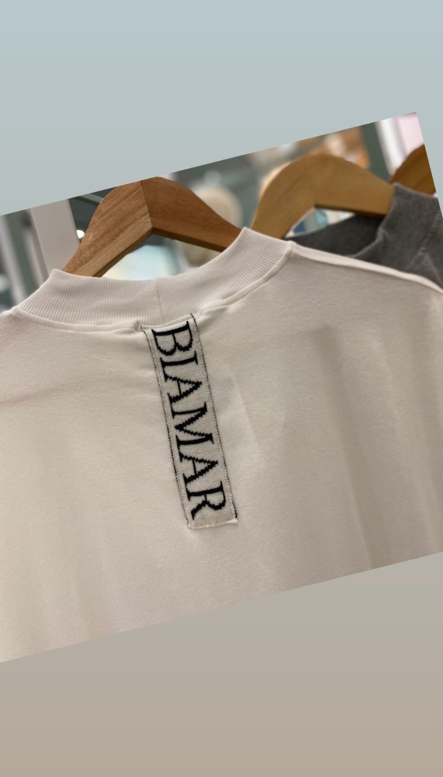 BLUSA OVERSIZED MANGA CURTA COM GOLA REDONDA E DETALHE EM TRICÔ BIAMAR 12094