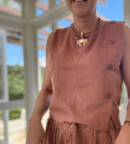 REGATA CROPPED COM FENDA FRONTAL E DETALHES EM BOTÕES BIAMAR 12071
