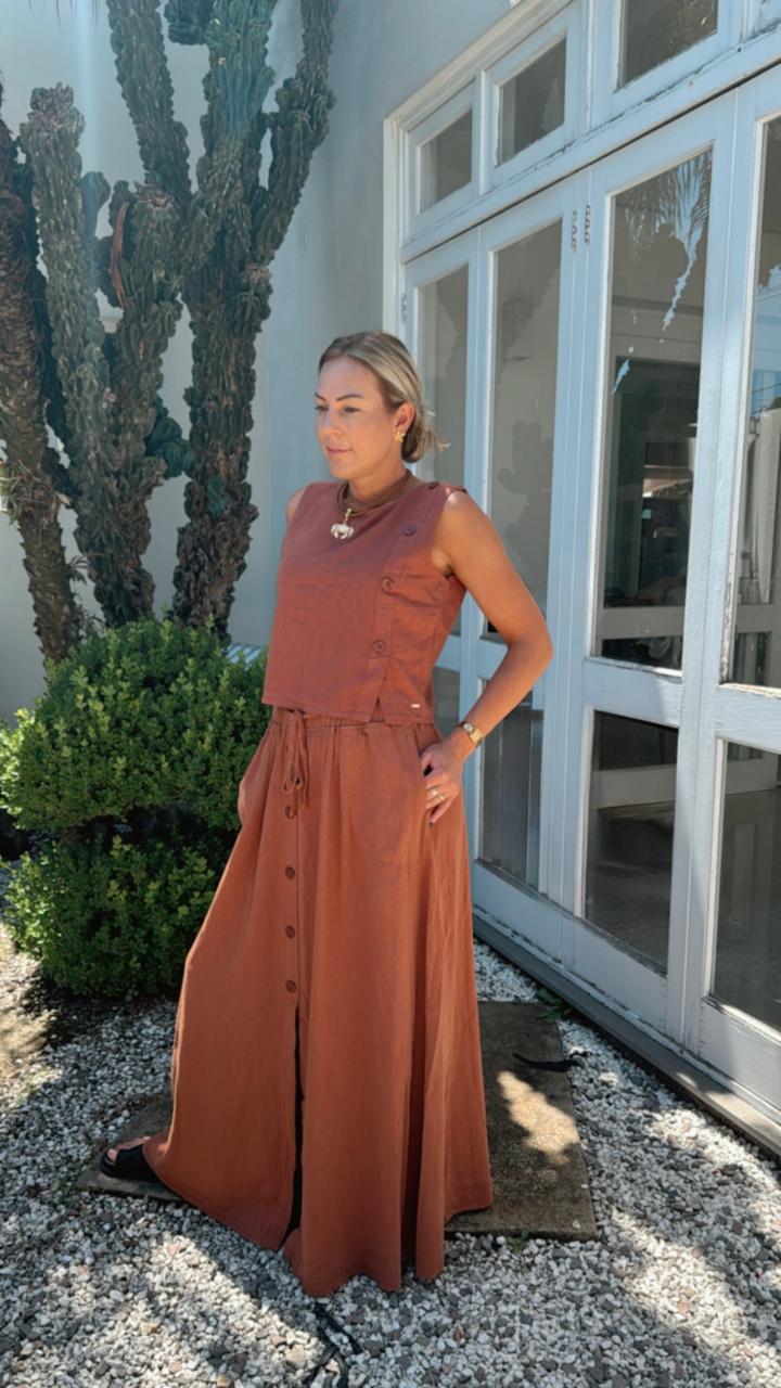 REGATA CROPPED COM FENDA FRONTAL E DETALHES EM BOTÕES BIAMAR 12071