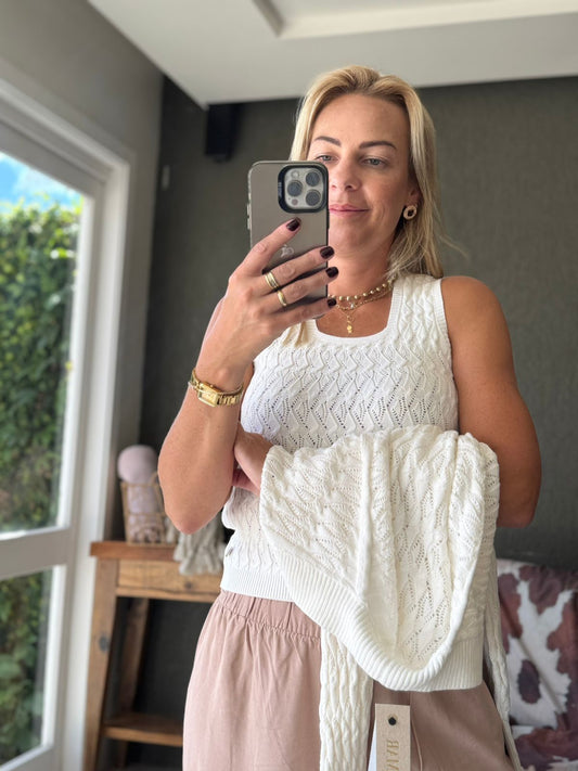 Regata em algodão com ponto vazado e decote quadrado Biamar 12360