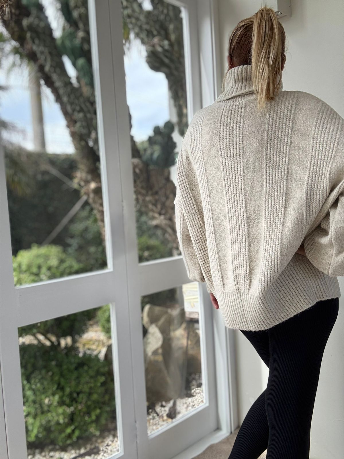 BLUSA CANELADA COM GOLA REMOVÍVEL E MANGAS BUFANTES DE CAVA QUADRADA BIAMAR 11949