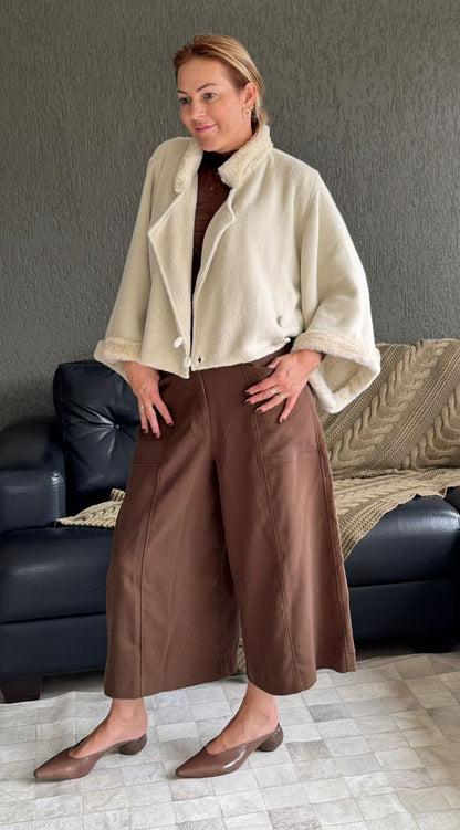 Calça pantacourt com recortes Biamar 12239