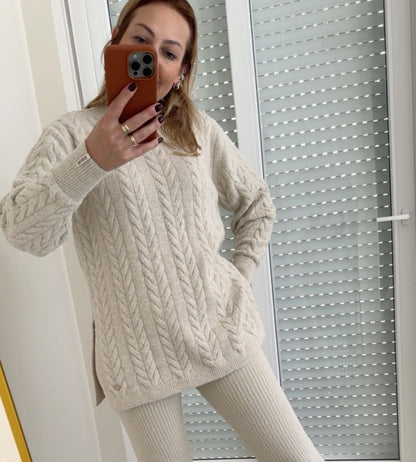 Blusa Biamar em Fio Pluma - alongada com fenda nas laterais.