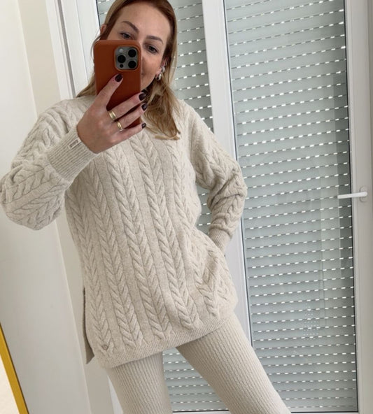 Blusa Biamar em Fio Pluma - alongada com fenda nas laterais.
