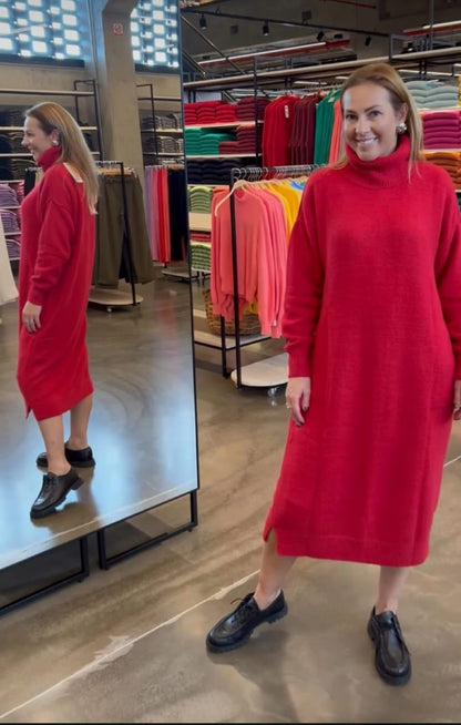 Vestido oversized Biamar comprimento mídi com bolso e gola alta 11109