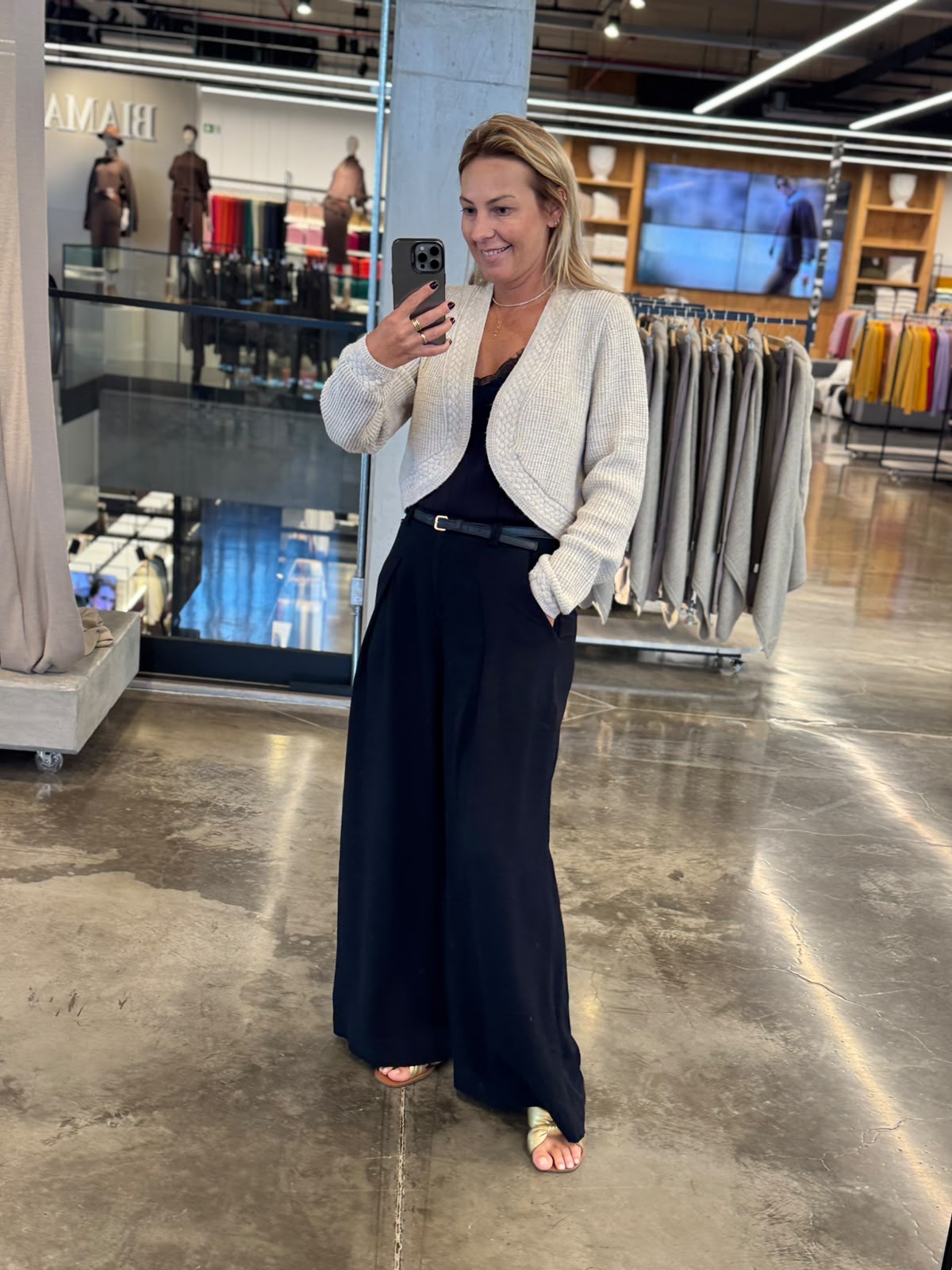 CALÇA PANTALONA COM PREGAS E BOLSOS FACA BIAMAR 12045