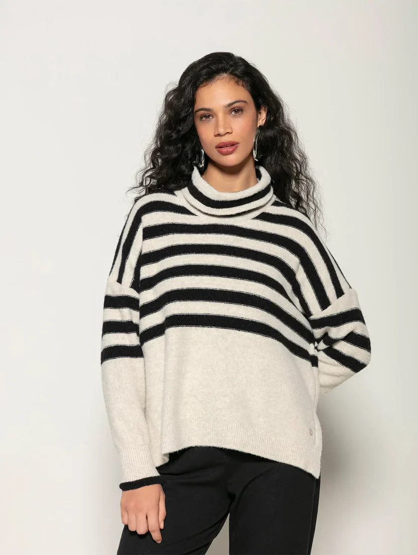 Blusa com padronagem em listras e fenda lateral Biamar 12411