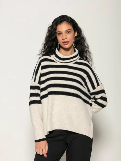 Blusa com padronagem em listras e fenda lateral Biamar 12411