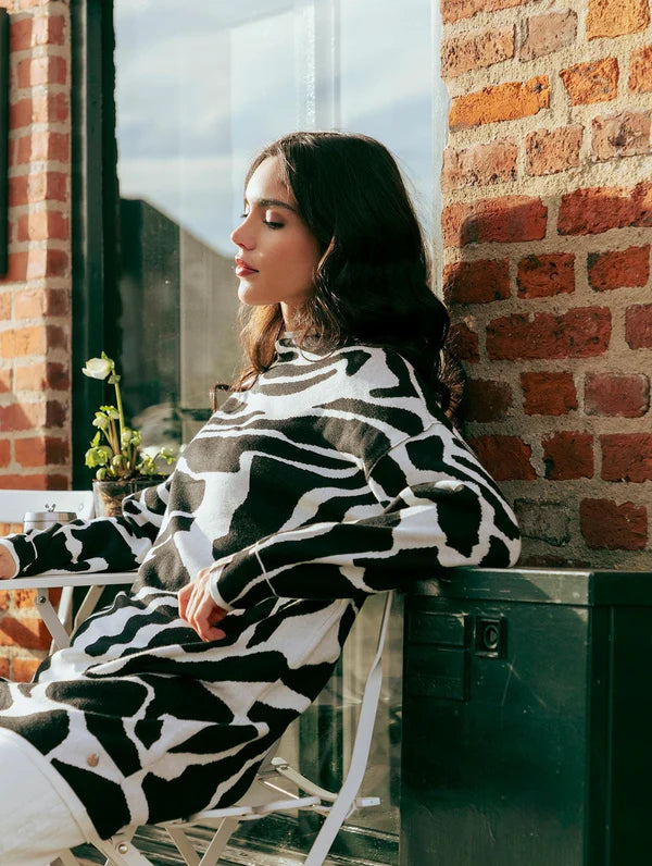 VESTIDO OVERSIZED ESTAMPADO COM GOLA ALTA E MANGAS DE CAVA QUADRADA BIAMAR