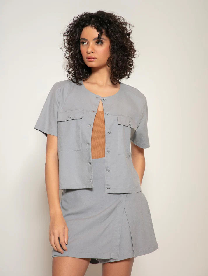 BLUSA MANGA CURTA EM VISCOLINHO COM BOTÕES FORRADOS BIAMAR 12076