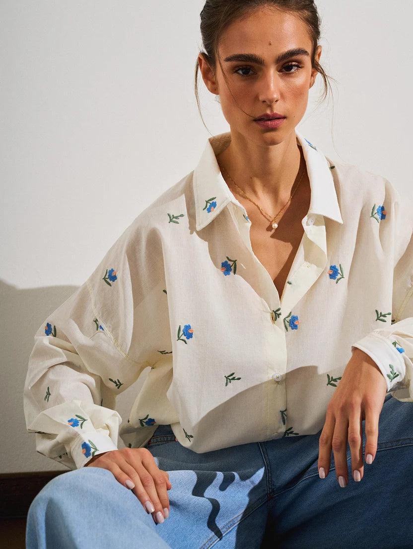 Camisa bordada com fenda lateral Biamar 12609